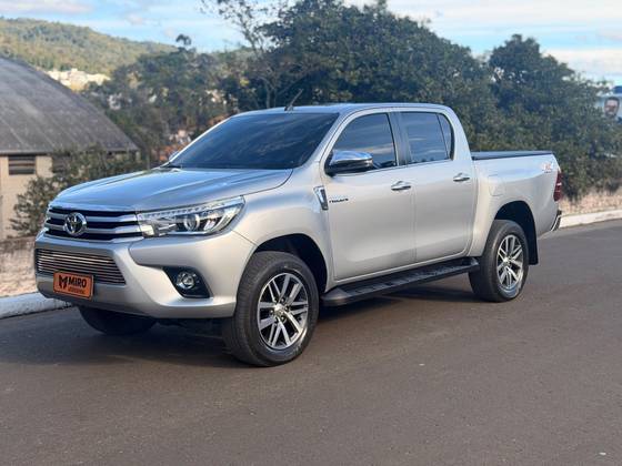 TOYOTA HILUX 2.8 SRX 4X4 CD 16V DIESEL 4P AUTOMÁTICO TOYOTA HILUX 2.8 SRX 4X4 CD 16V DIESEL 4P AUTOMÁTICO